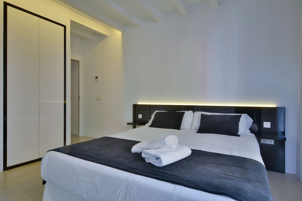 Penthouse, 2 Bedrooms, City View photo 3