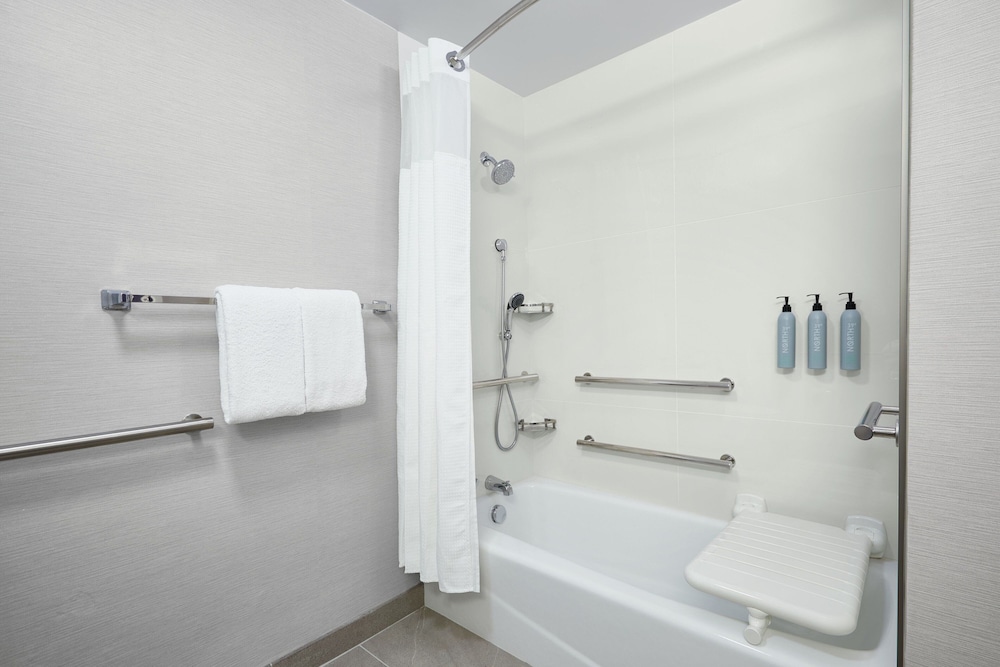 Room, 2 Double Beds - Photo 4