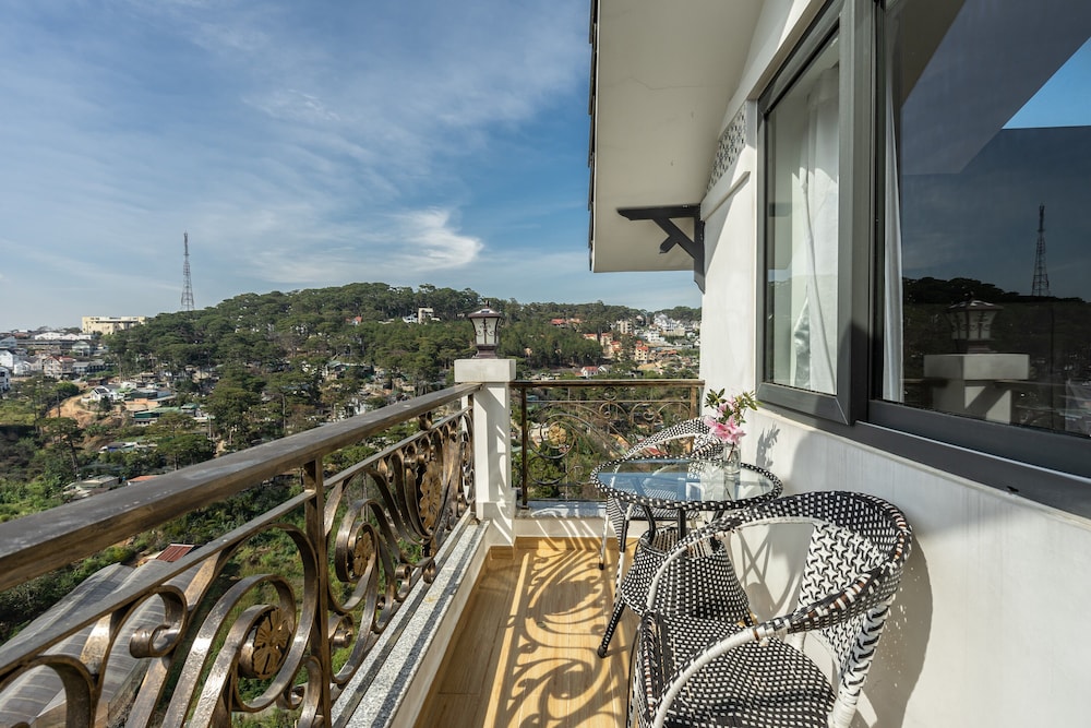 Superior Double Room, Balcony - Photo 9