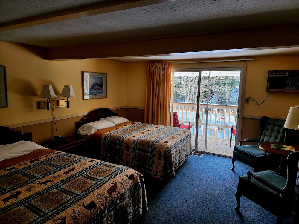 Standard Double Room, 2 Double Beds, Ensuite, River View (Deluxe Room 2 Double) photo 1