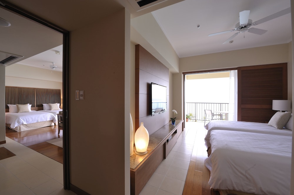 Club Deluxe 2 Bedrooms with Ocean View, with Club Service, Non Smoking - Adult Only 13 or over photo 2