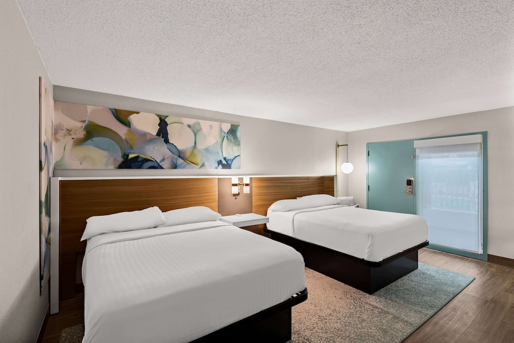 Room, 2 Queen Beds, Non Smoking, Poolside photo 1