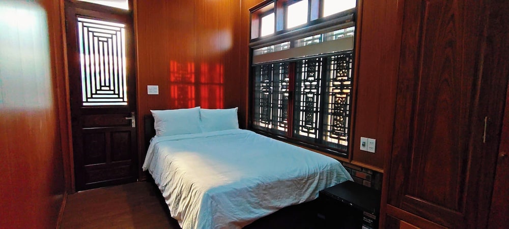Classic Double Room, 1 Queen Bed, Non Smoking, Garden View