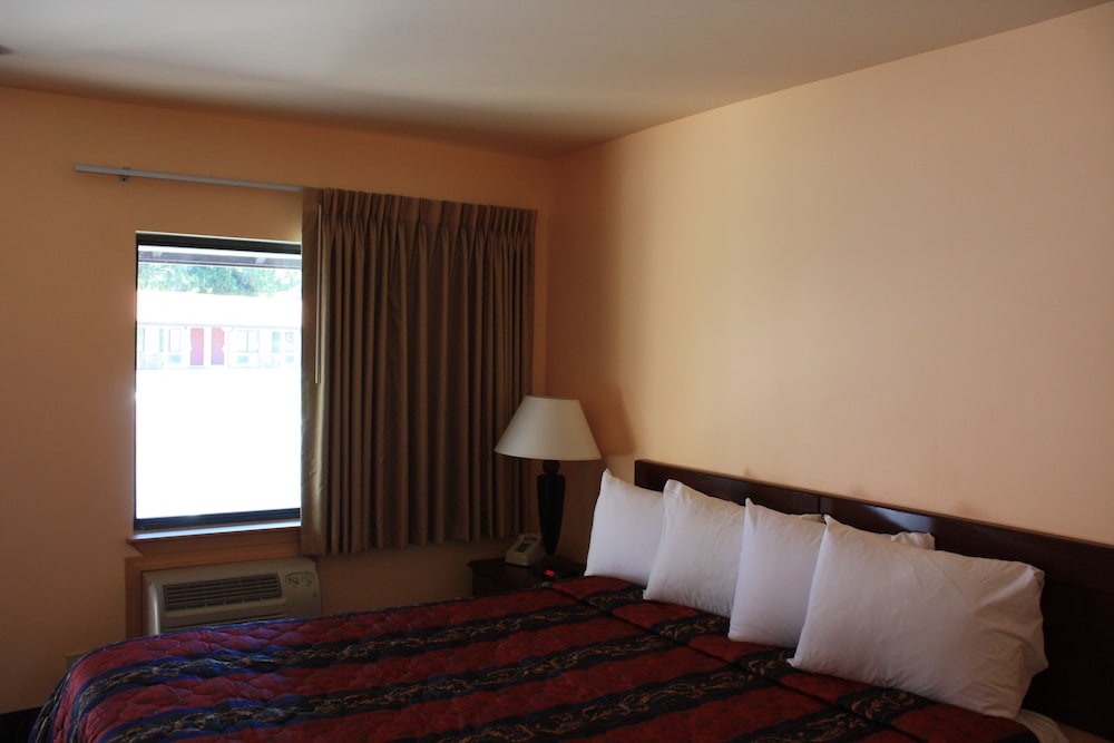 Deluxe Room, 1 King Bed photo 1