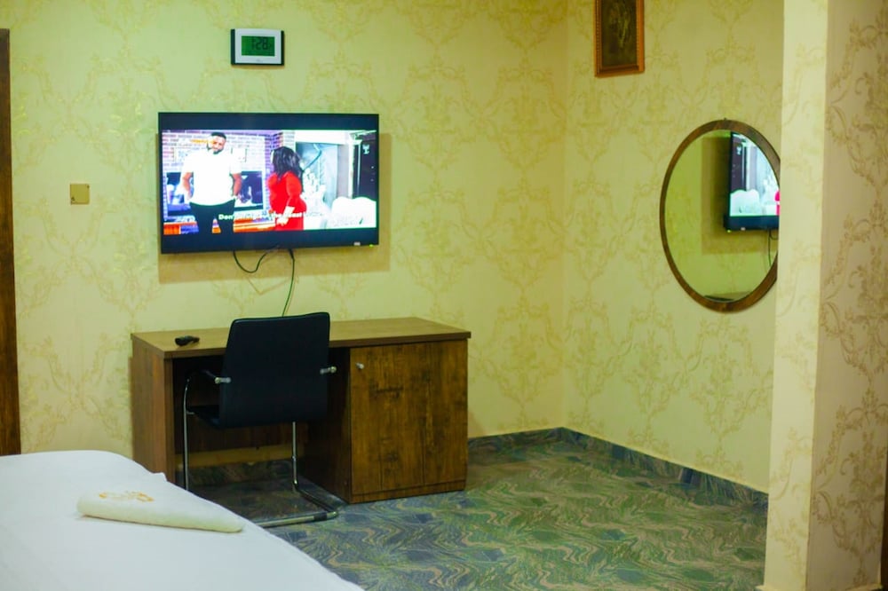 Executive Room - Photo 5