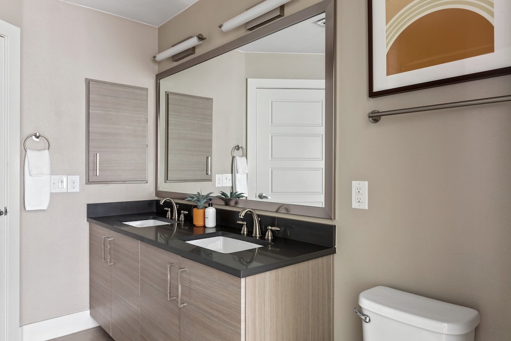 Family Apartment, 2 Bedrooms, 2 Bathrooms (Self Check-in with Virtual Front Desk) - Photo 6