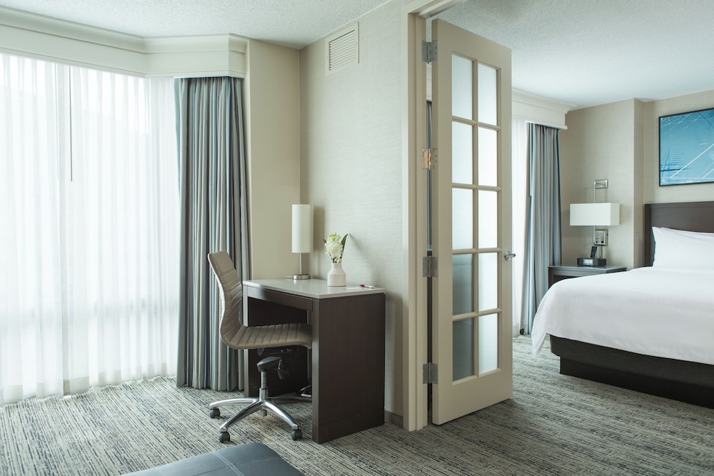 Suite, 1 King Bed - Photo 7