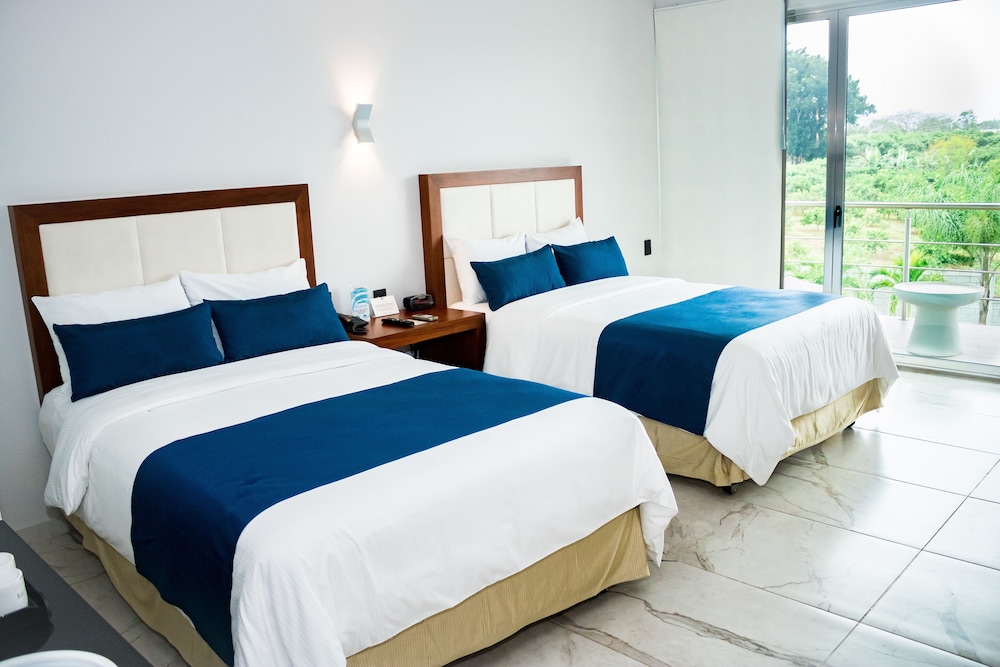 Executive Room, Multiple Bedrooms, Balcony, Pool View photo 2