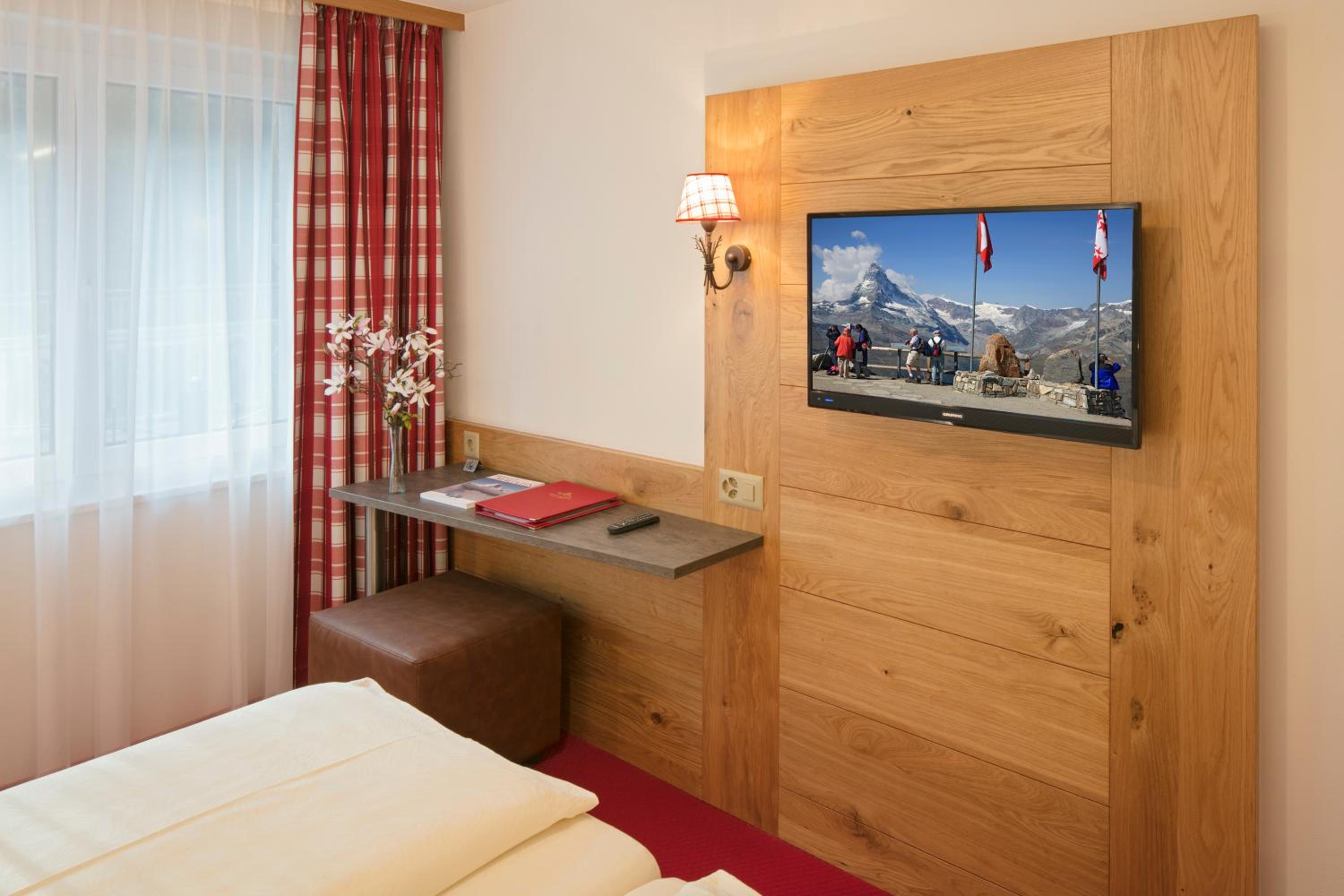 Budget Twin Room - Photo 11