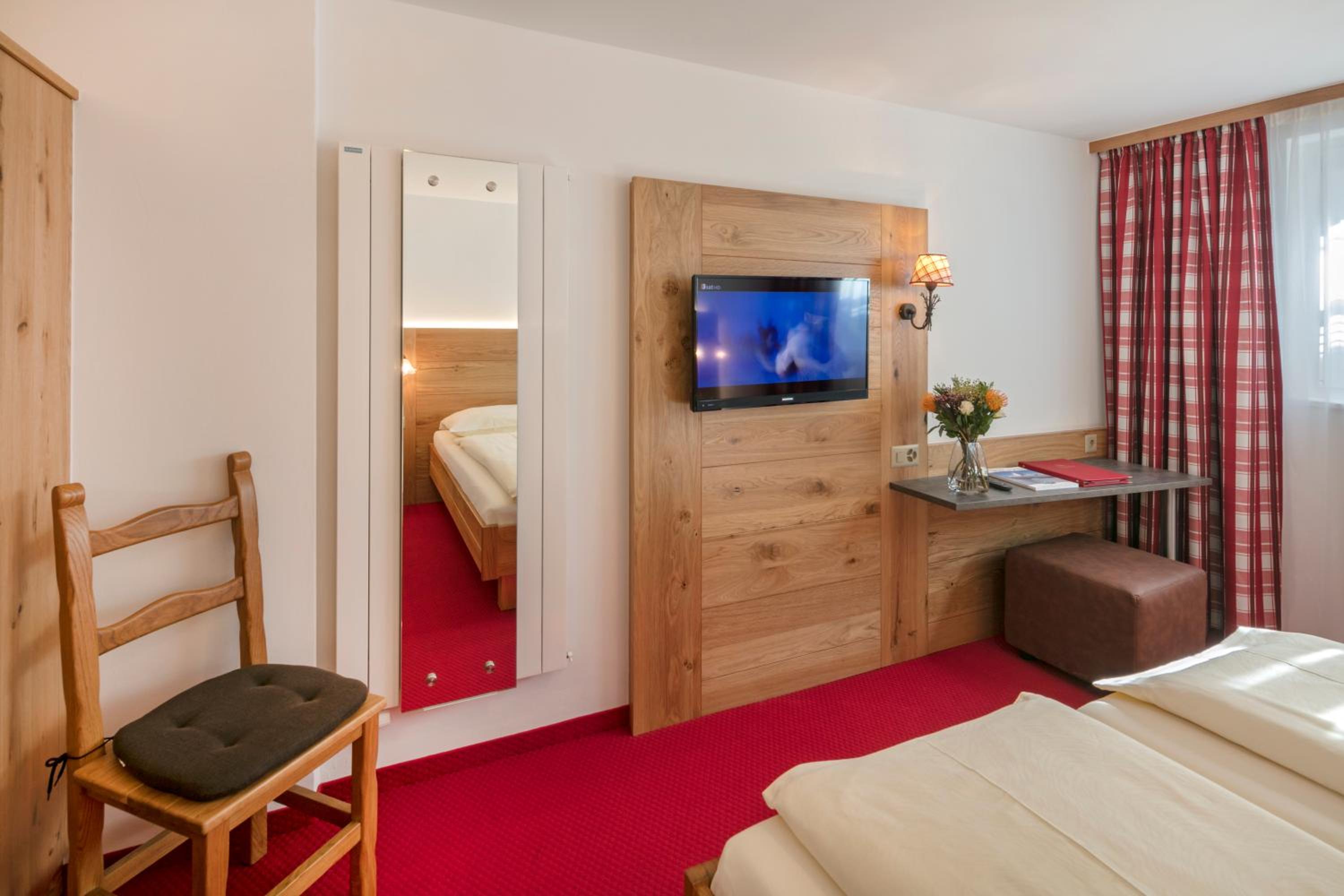 Budget Twin Room - Photo 2