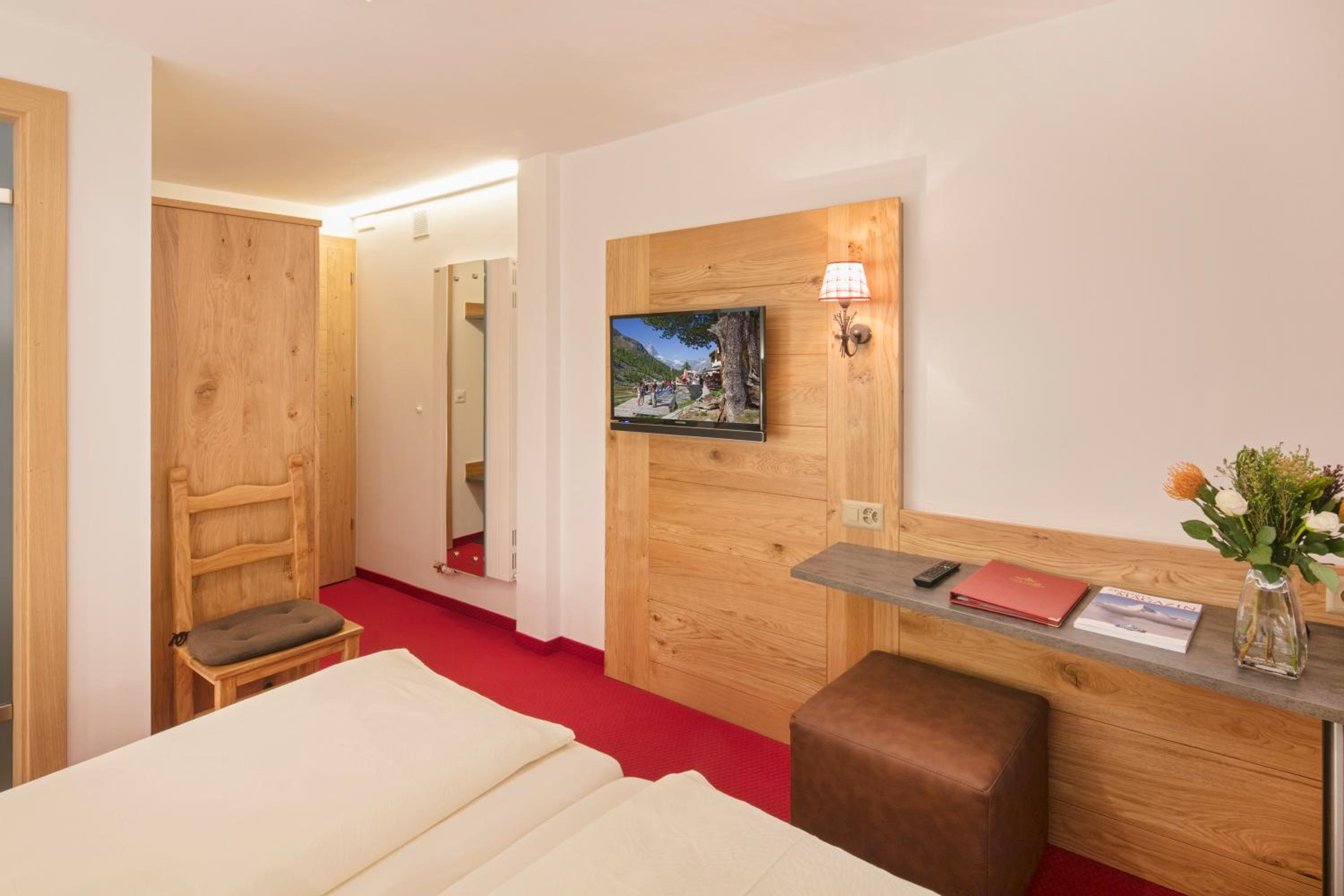 Budget Twin Room - Photo 7