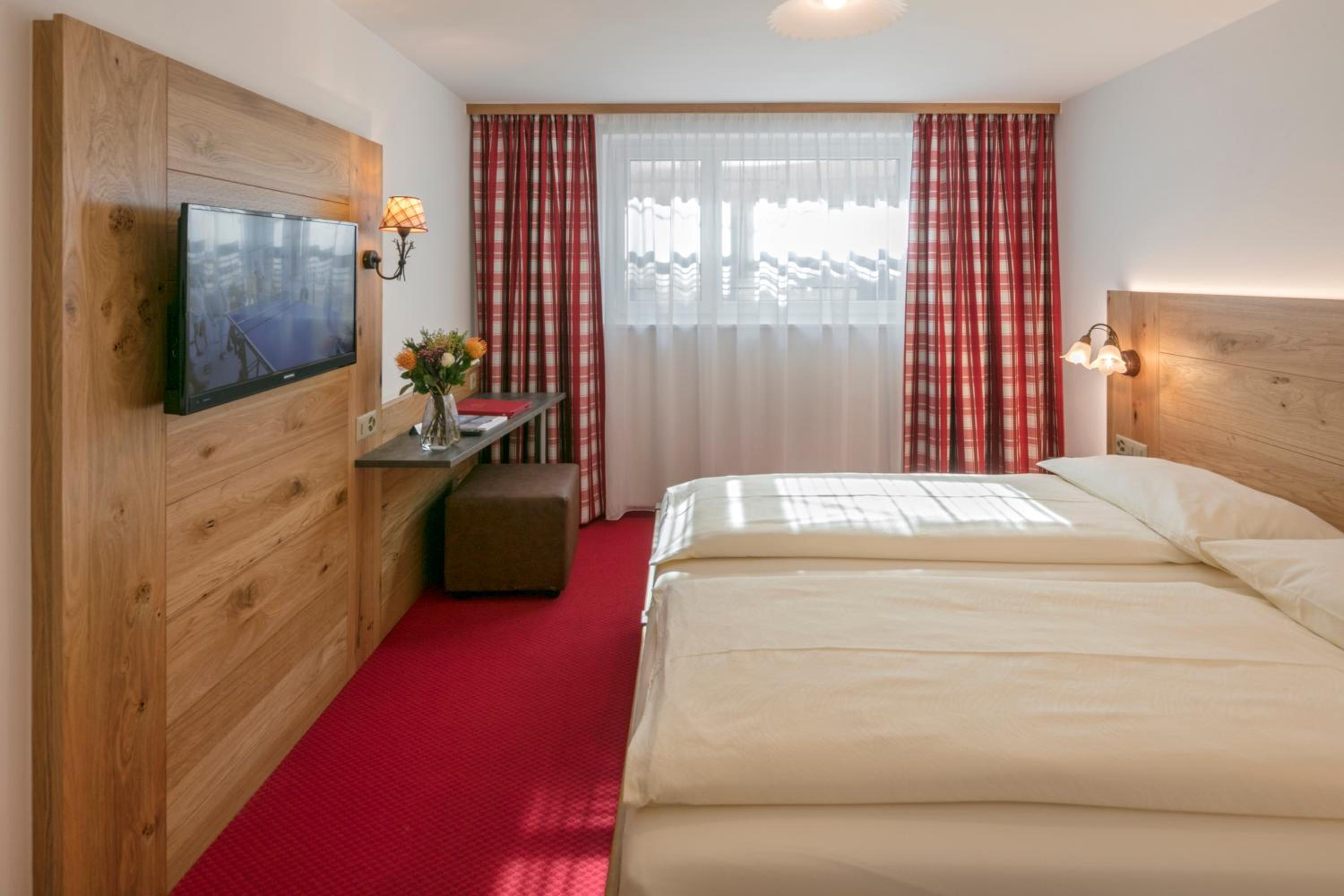 Budget Twin Room - Photo 18