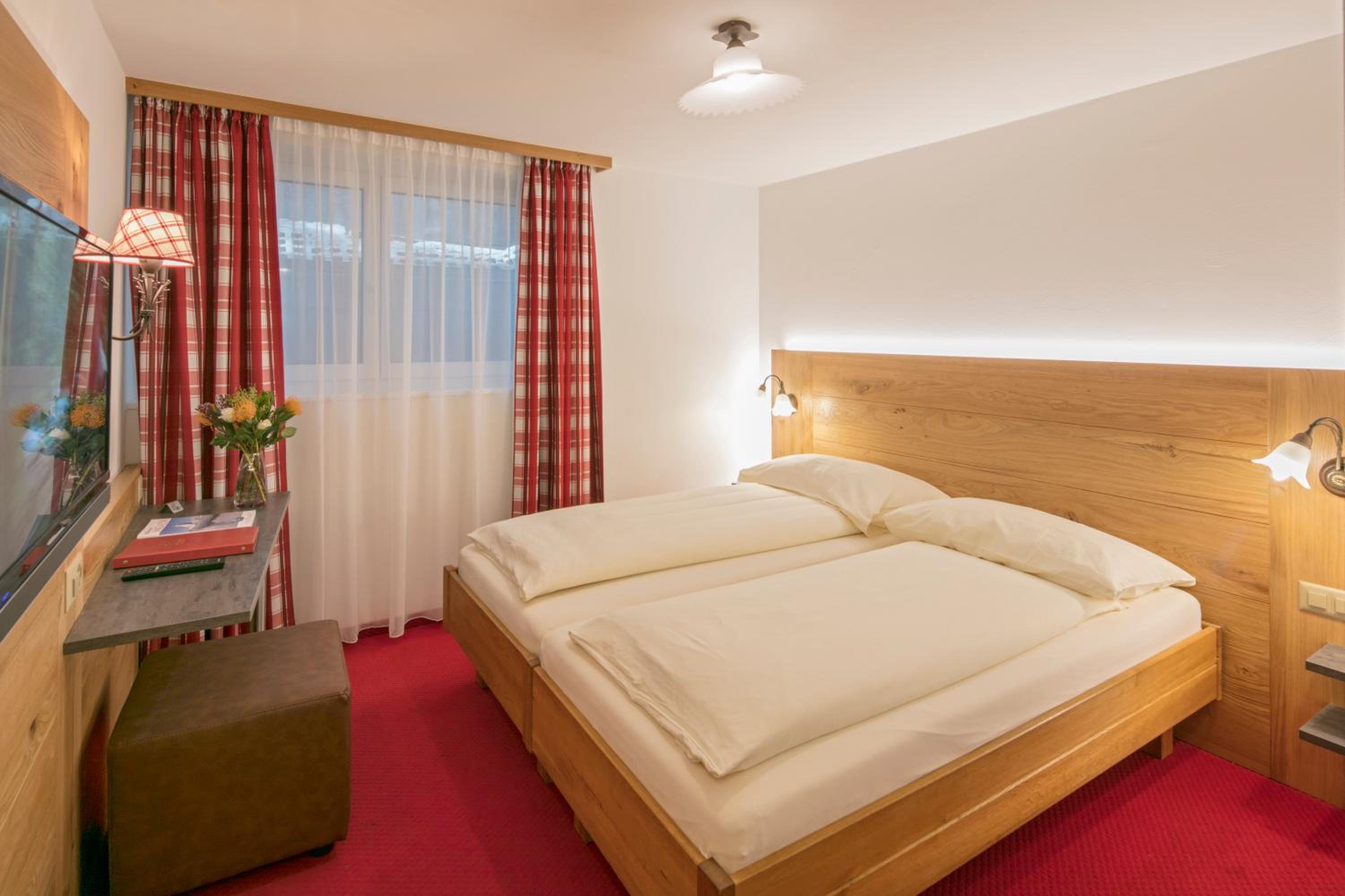 Budget Twin Room - Photo 6