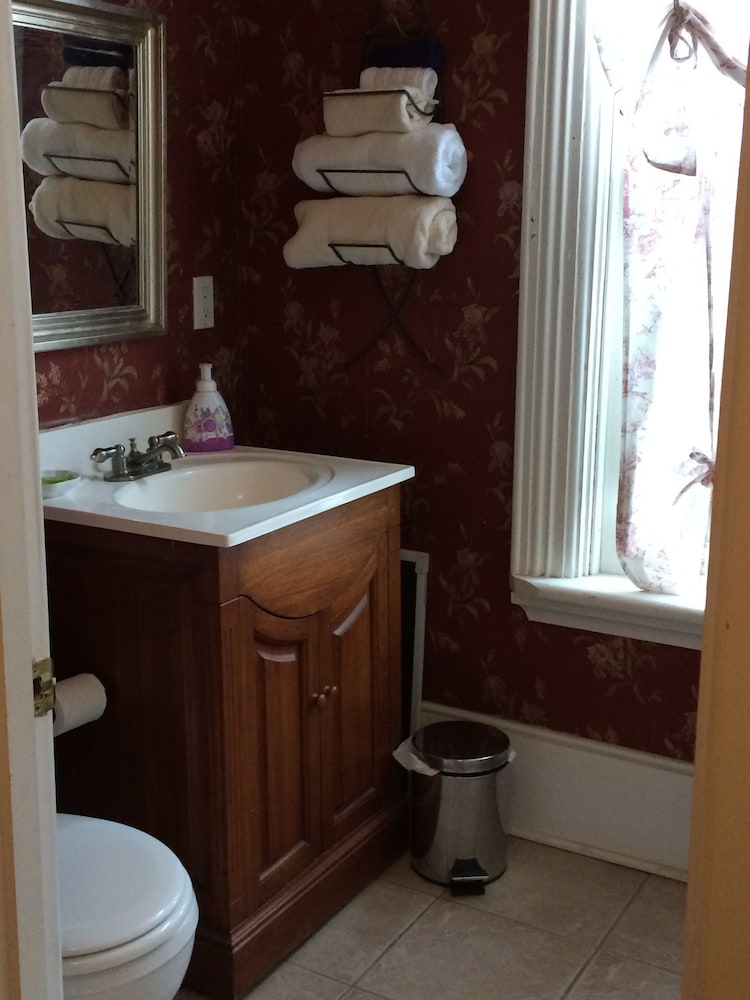 Suite, 1 Queen Bed, Garden View photo 3