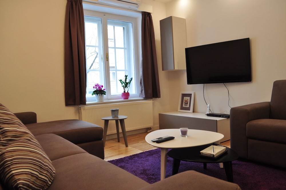 Exclusive Apartment, City View (Purple)
