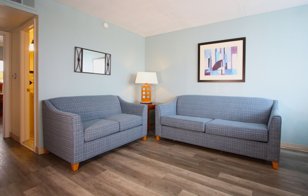 Pool/Oceanview 1 Bedroom Non-Efficiency Suite photo 1