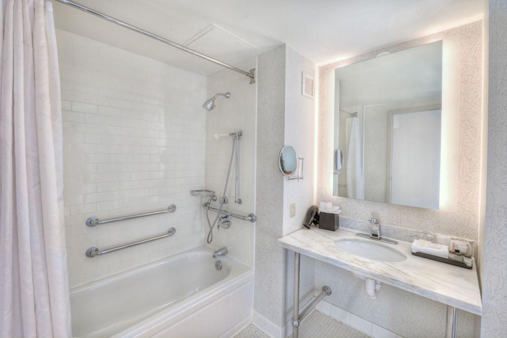 Executive Suite, 1 King Bed - Photo 8