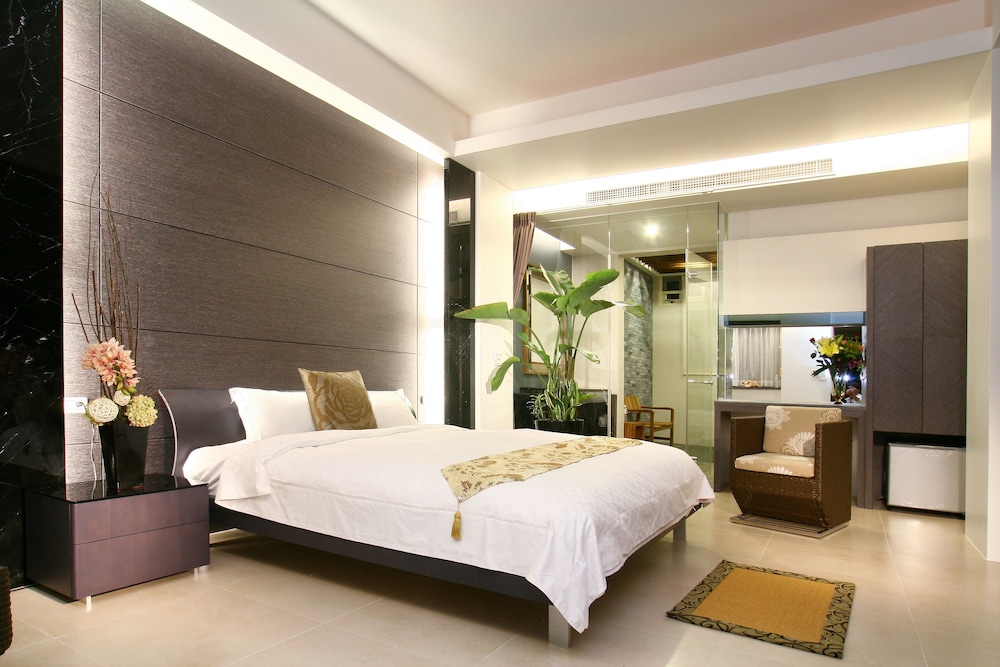 Premium Double Room, 1 Queen Bed photo 3