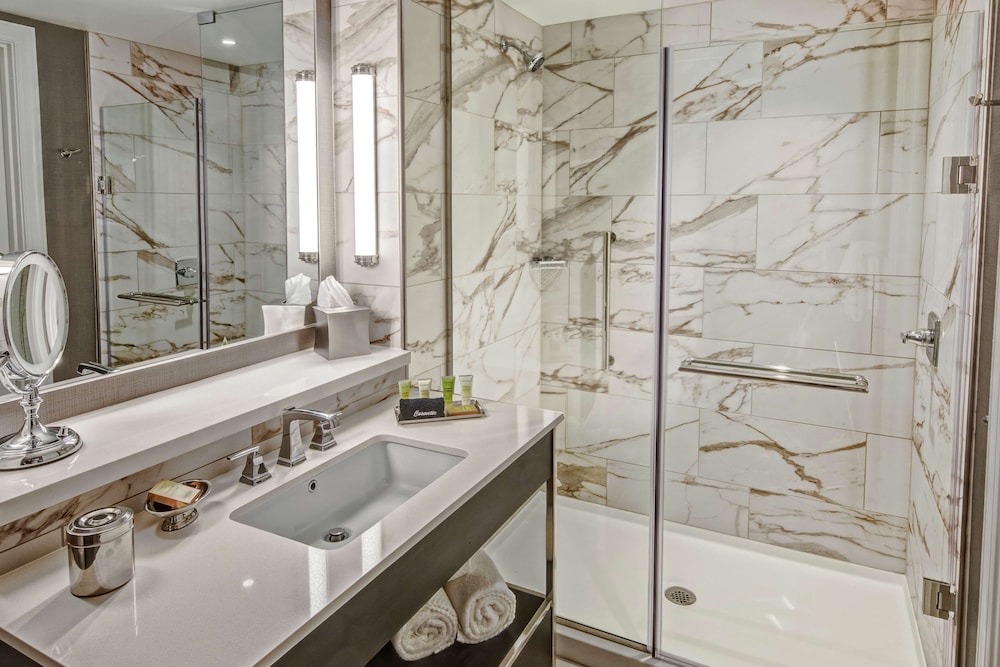 ADA Accessible, Executive Room, 1 King Bed, Accessible (Executive Level, Hearing) - Photo 7