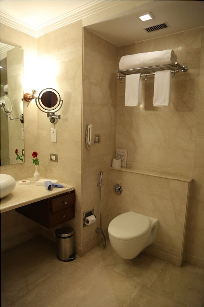 Suite - Photo 8