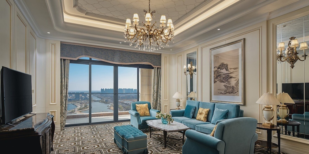 Standard Room, 1 King Bed, Lake View - Photo 1
