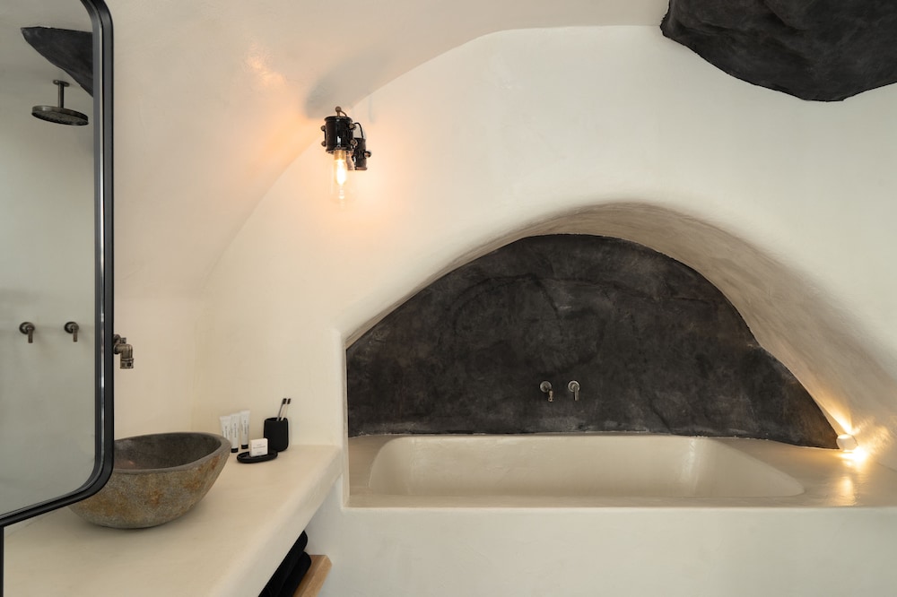 Rocca Dome with Caldera View, Bathtub & Outdoor Hot Tub - Photo 6
