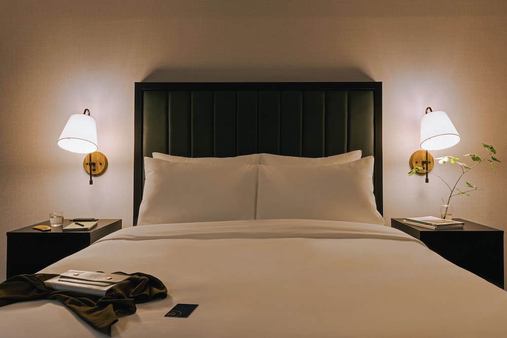 Room, 1 Queen Bed, No View