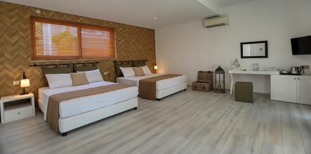 Family Room - Photo 6