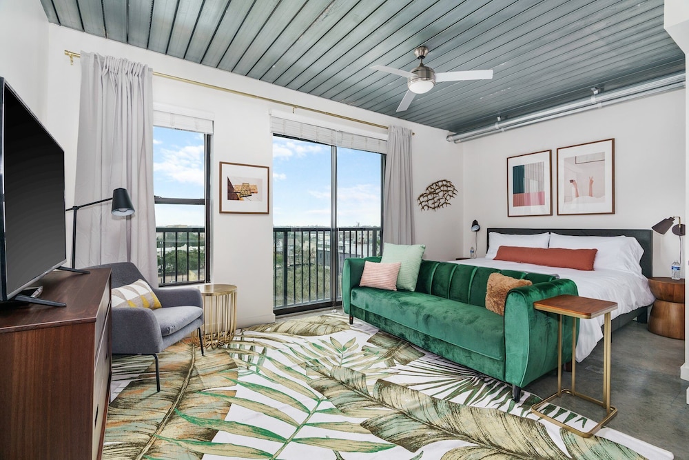 Superior Studio, 1 King Bed