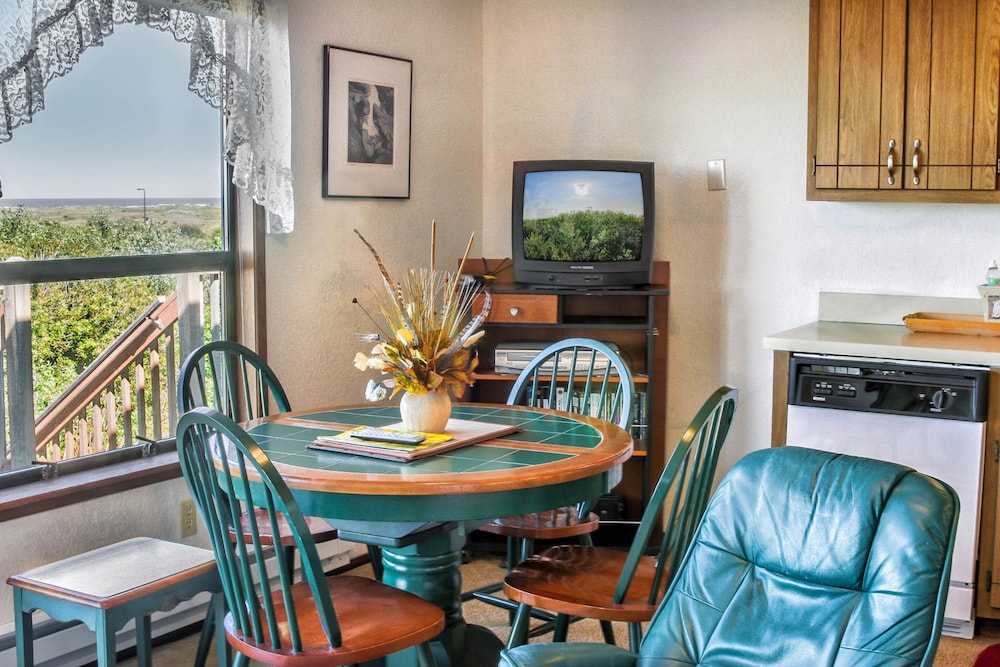 Deluxe Condo, Oceanfront photo 1
