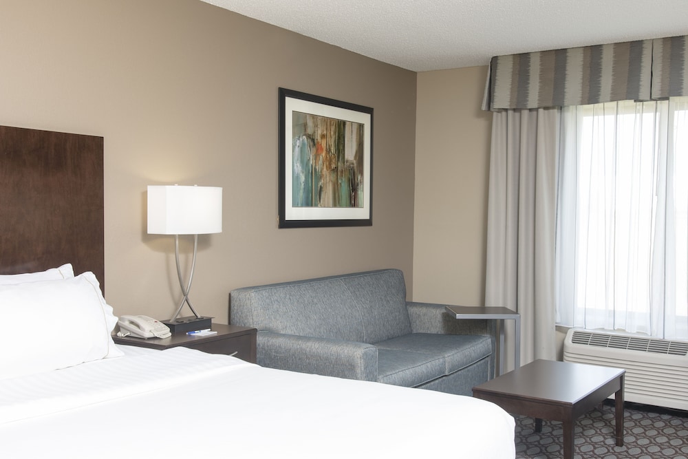 Suite, 1 King Bed - Photo 2