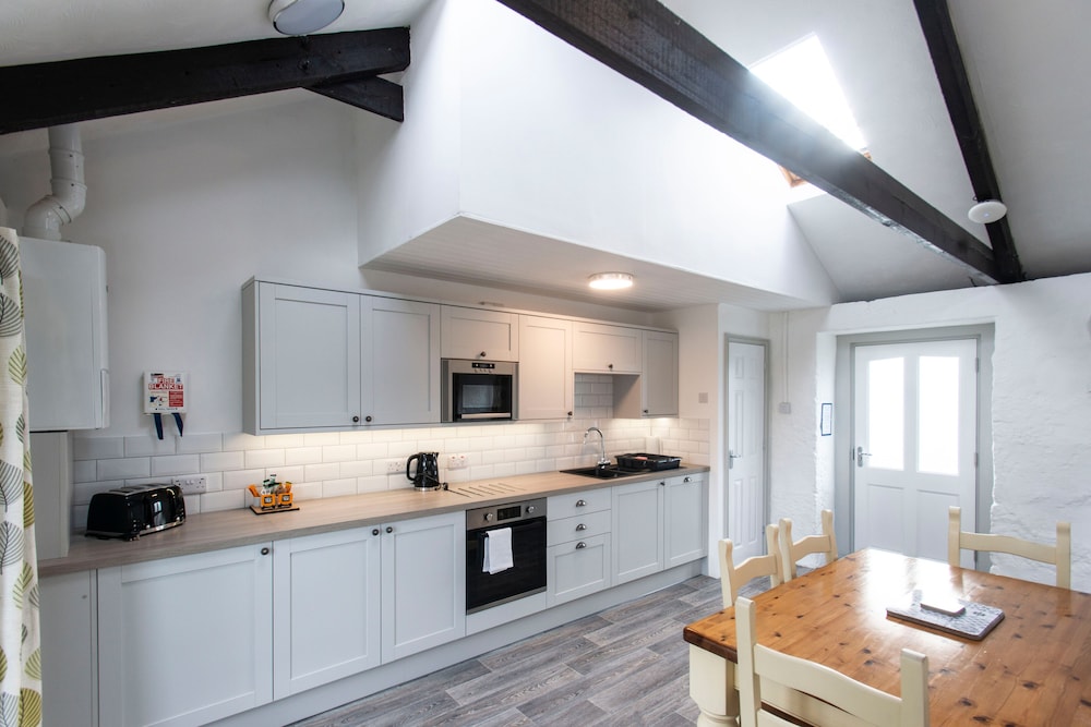 Exclusive Apartment, 2 Bedrooms, Kitchenette, Garden View