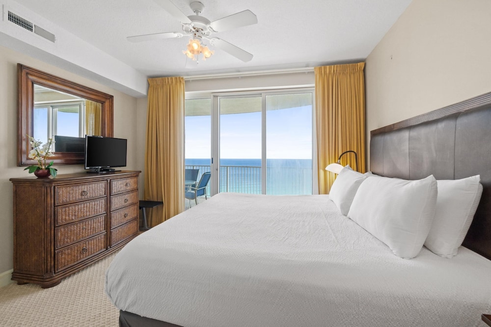 Condo, 2 Bedrooms, Ocean View (1901) photo 2