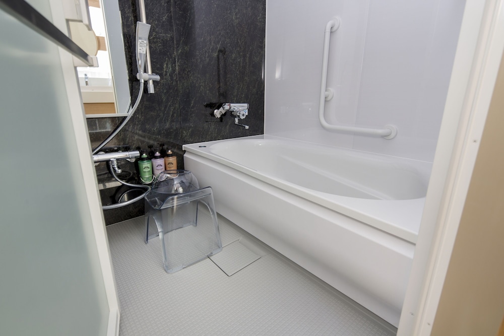 Deluxe Twin Room (Extra beds added for 3-4 adults), Non Smoking (37 sqm) - Photo 8