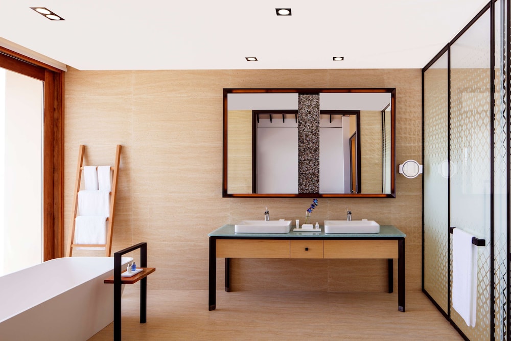 Water Villa with private pool & free access to VIP seaplane lounge on arrival - Photo 8
