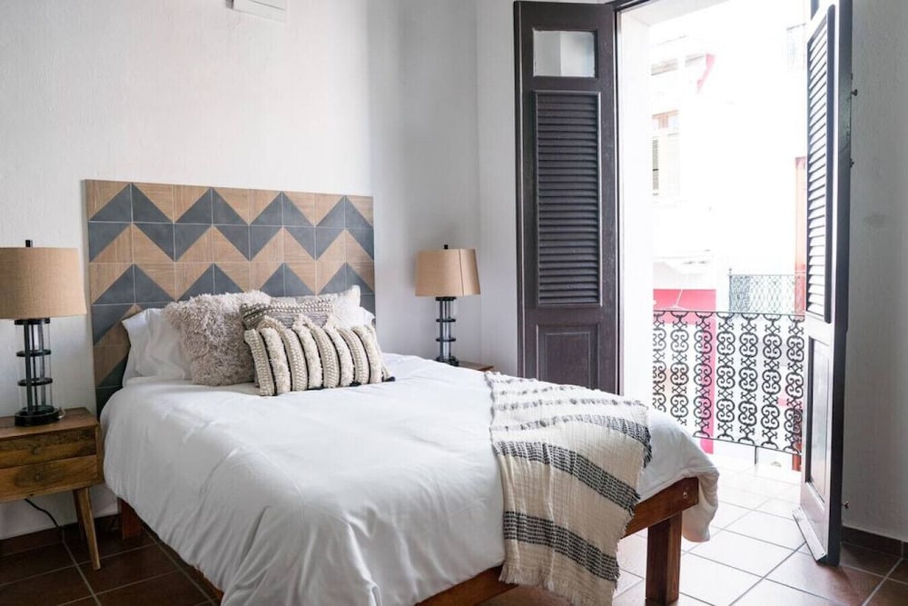 Elite Apartment (65 Fortaleza, Apt 3, San Juan PR 00901)