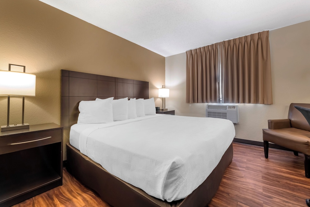 Room, 1 King Bed, Accessible - Photo 1