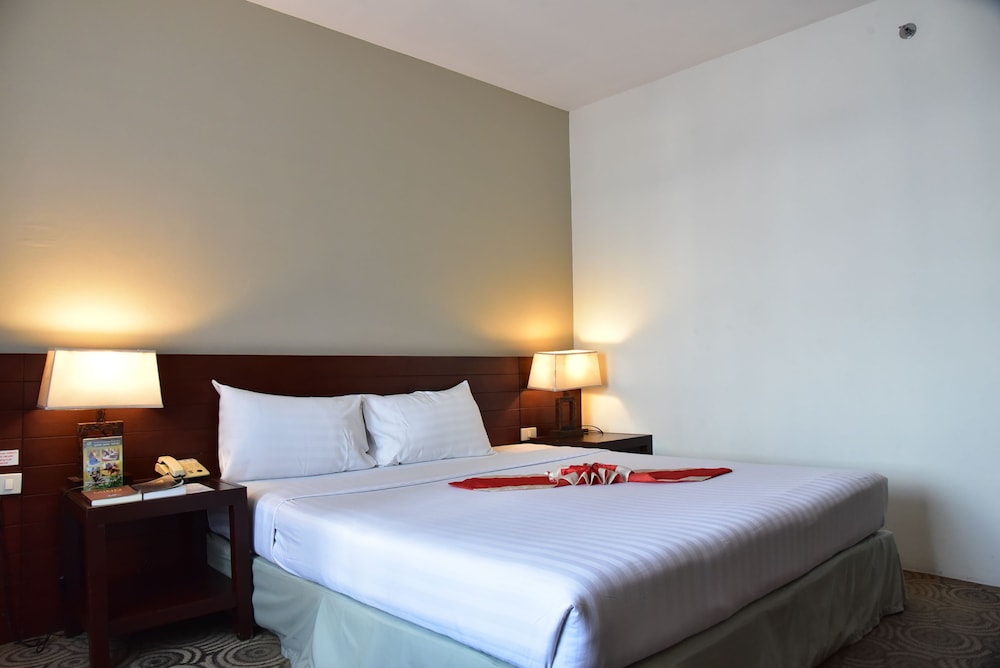 Junior Suite, 1 King Bed, Private Bathroom photo 3