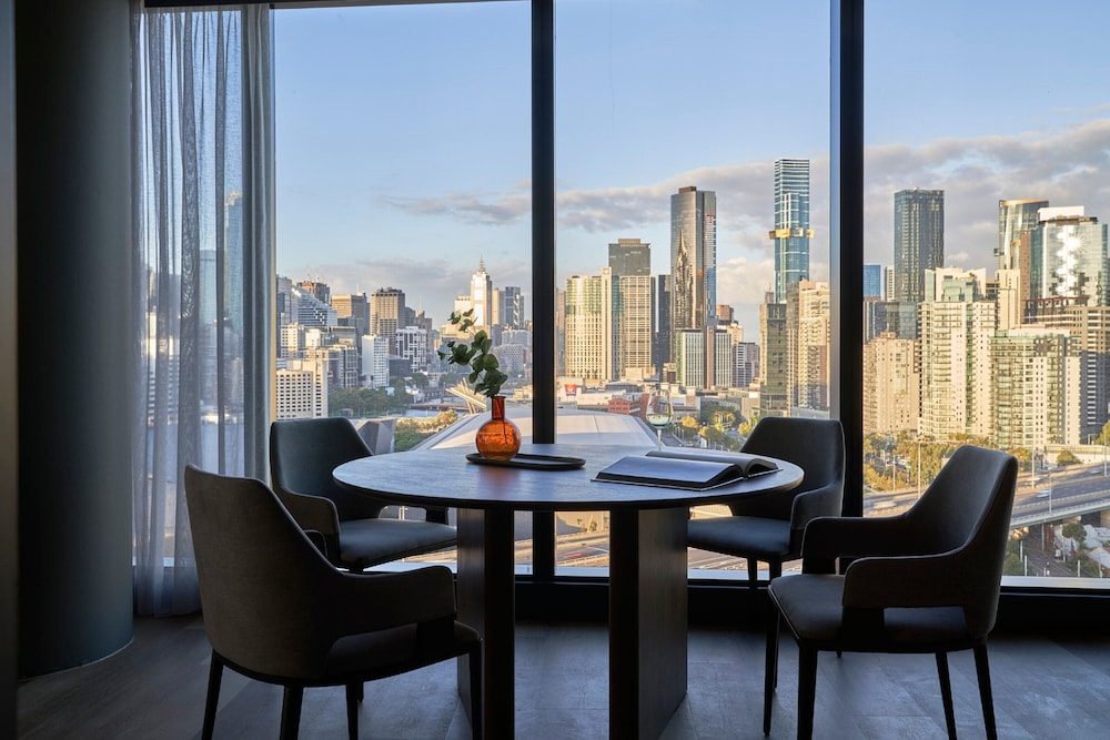 Signature Suite, 1 King Bed, City View - Photo 10