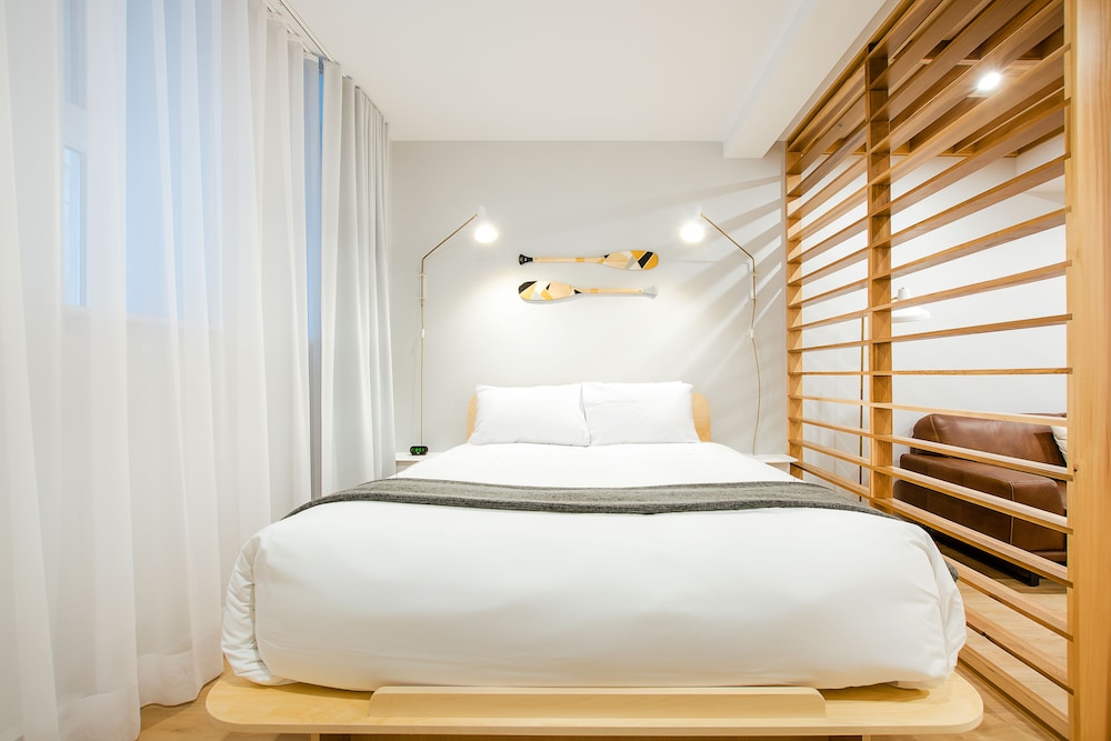 Loft, 1 Queen Bed with Sofa bed, Half-Basement (LC103)