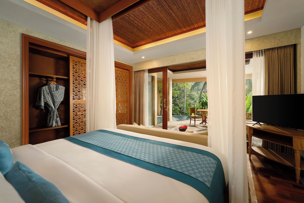 Valley Suite Pool - Photo 1