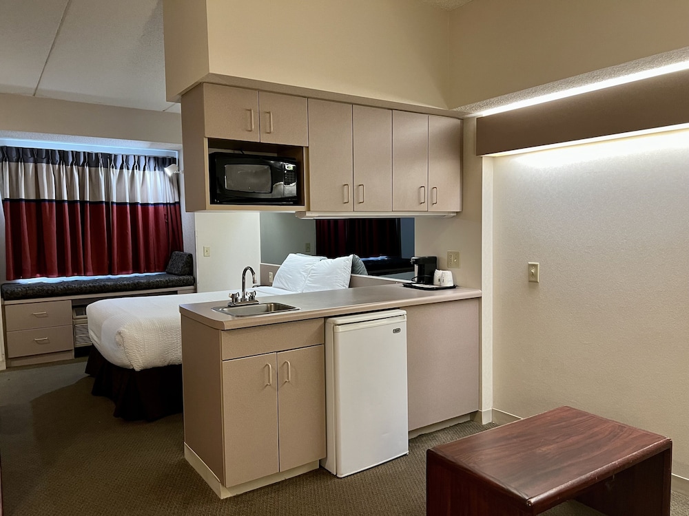 Suite, 1 Queen Bed photo 1