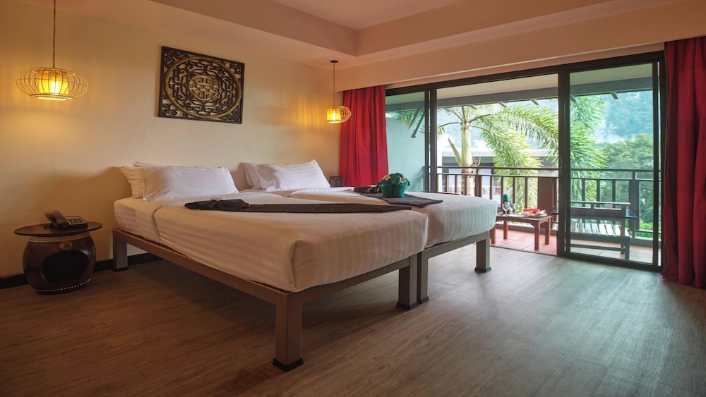 Deluxe Room - Photo 13
