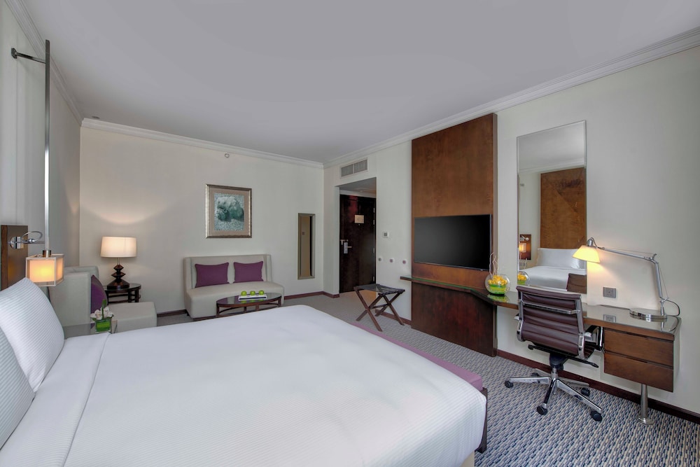 Room, 1 King Bed (Club Rotana Spacious Room) photo 3