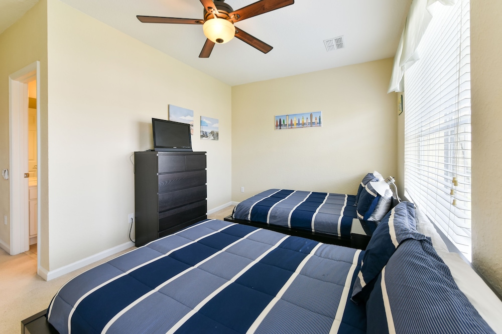 Luxury Townhome, 3 Bedrooms, Kitchen