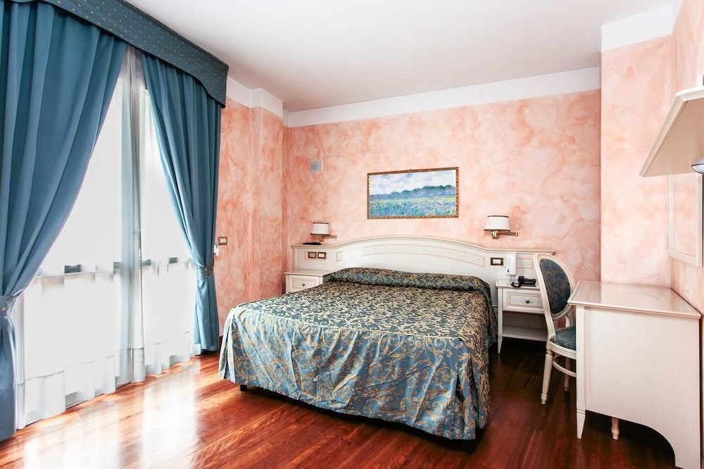 Superior Suite, 1 Bedroom, Private Bathroom, Garden Area photo 1