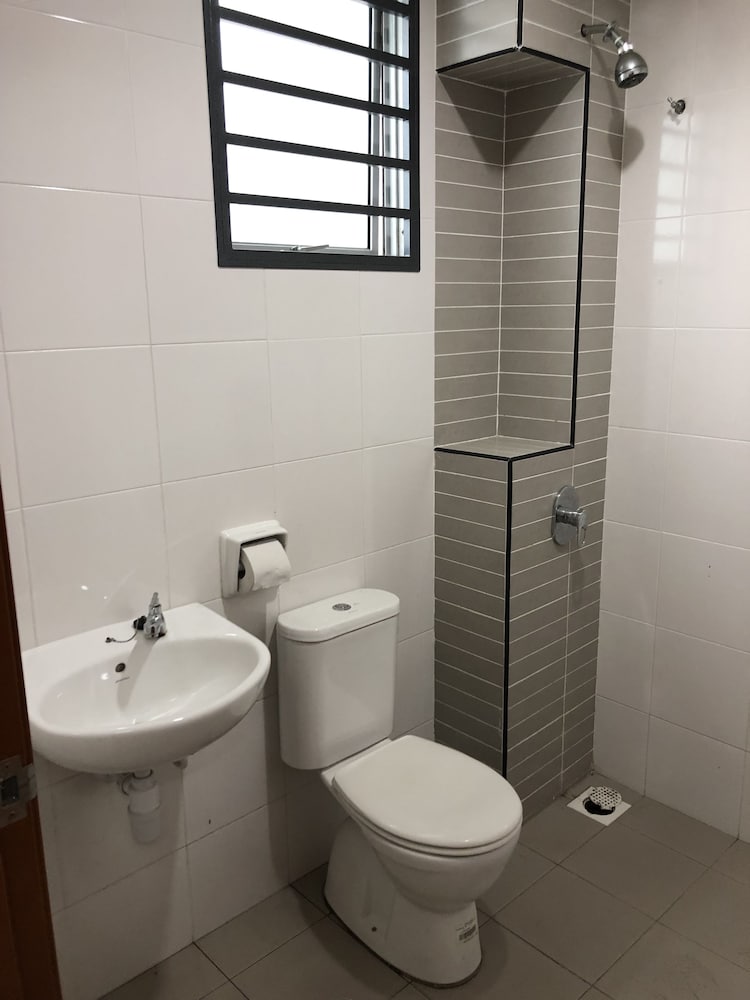 House, 3 Bedrooms photo 2