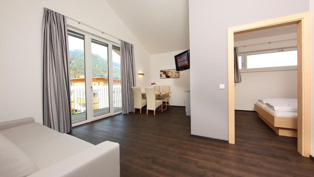 Apartment (2 adults and 1 child)