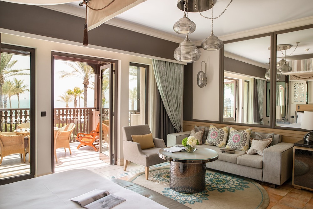 Room (Beach House Ocean)