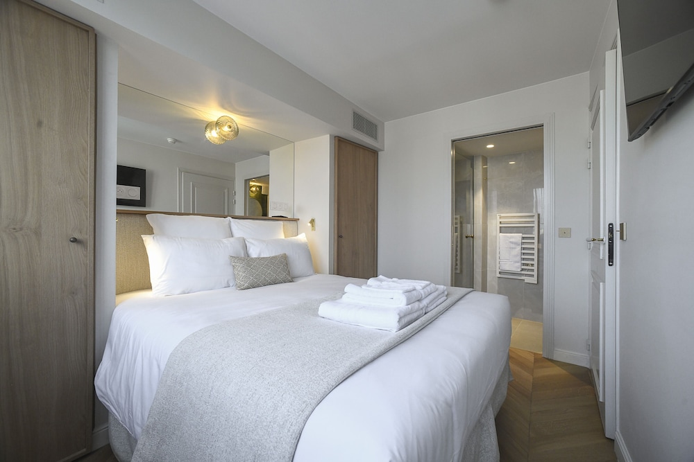 Deluxe Mini Suite photo 2